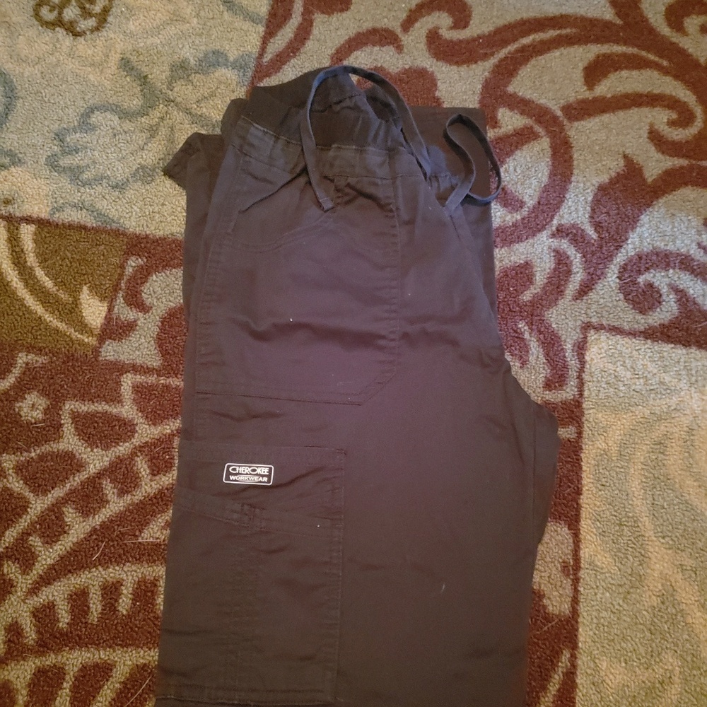 Cherokee cargo scrubs small